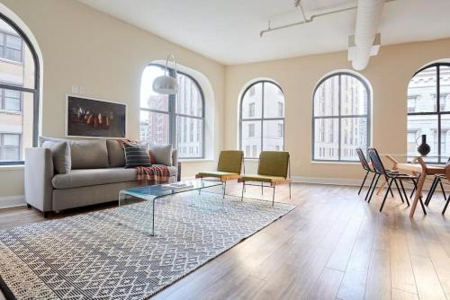 Spacious 2br FIDI District Centrally Located — 4-Star Luxury Hotel in Boston, United States
