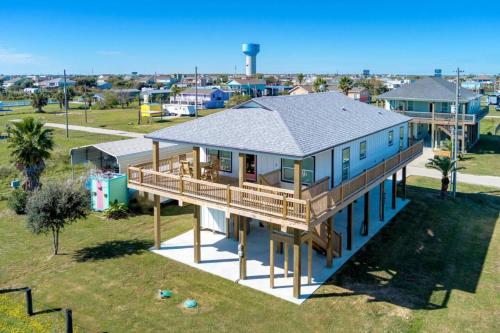 3BR 2.5BA King Bed Walk to Beach in Bolivar Peninsula, United States