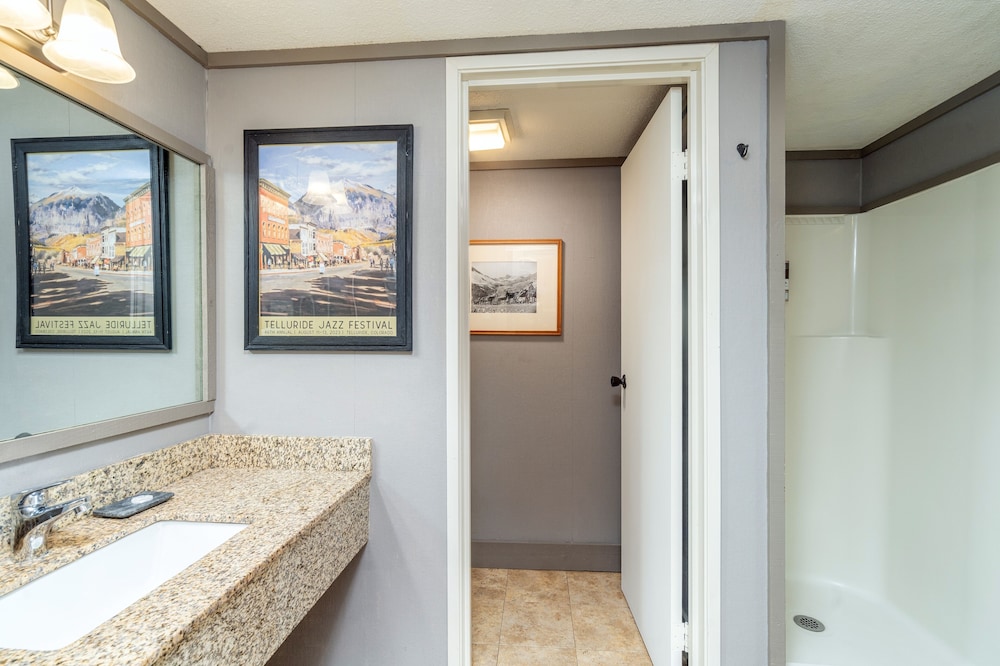 Mountainside Inn 207 by Alpine Lodging Telluride - photo 4
