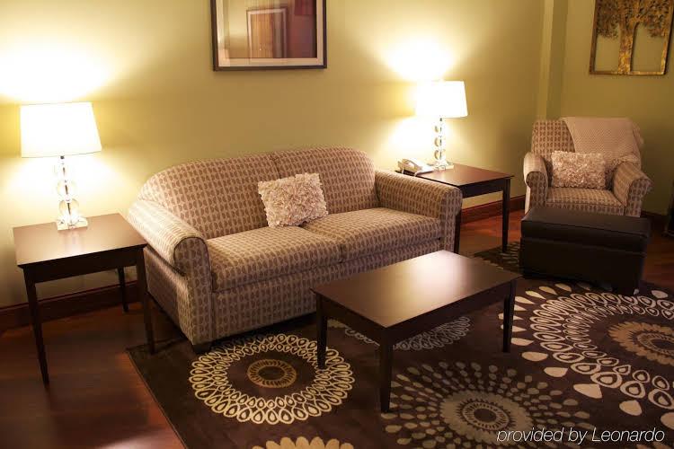 The Plaza Hotel & Suites - photo 7