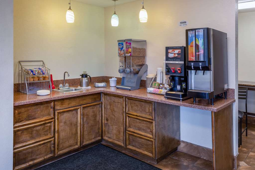 Super 8 by Wyndham Seguin - photo 30