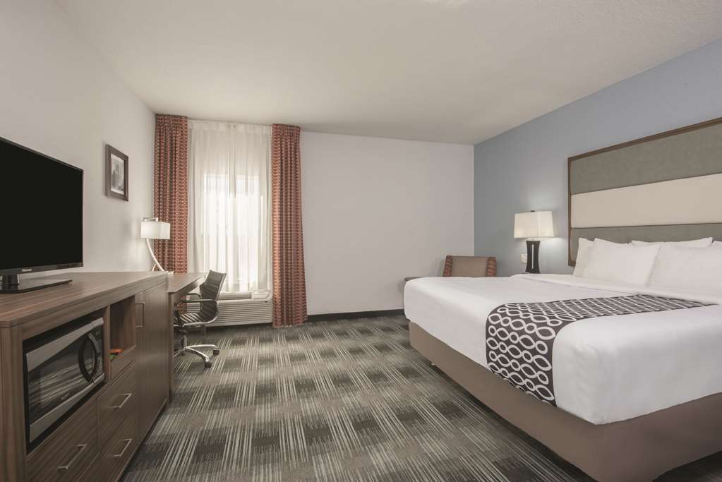 La Quinta Inn & Suites by Wyndham Guthrie - photo 9