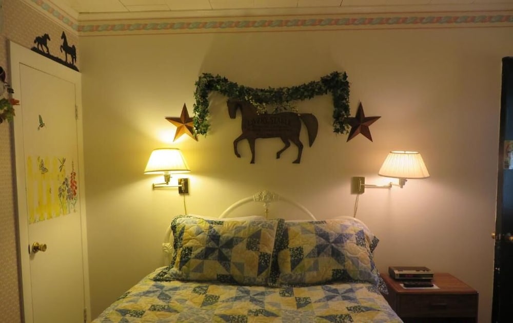 Lake Winnipesaukee Motel - photo 24
