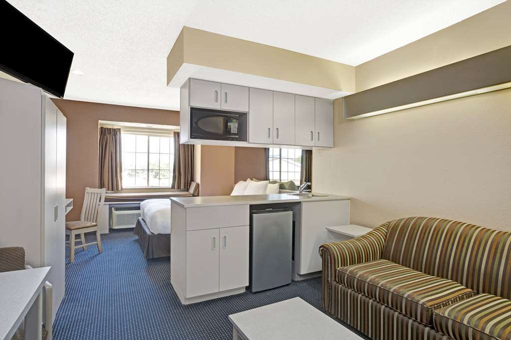 Microtel Inn & Suites by Wyndham Houston - photo 22