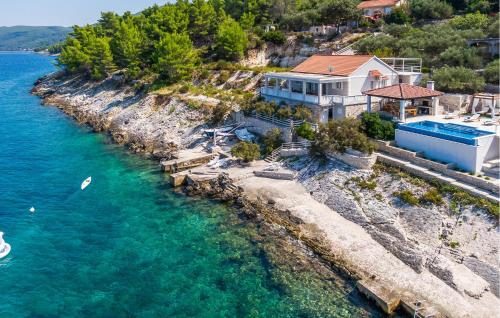Holiday Home Blato Prigradica — 4-Star Luxury Hotel in Blato, Croatia