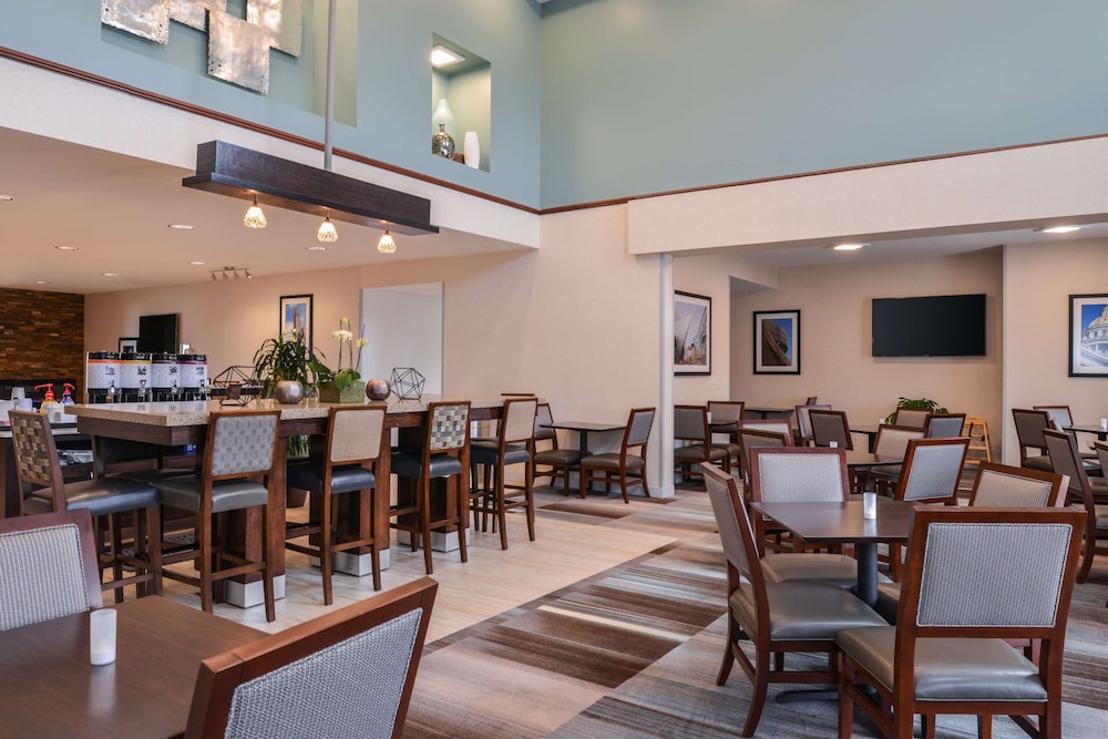 Hampton Inn & Suites Denver Speer Boulevard - photo 36