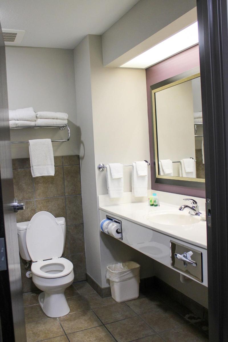 Parkwood Inn & Suites - photo 42