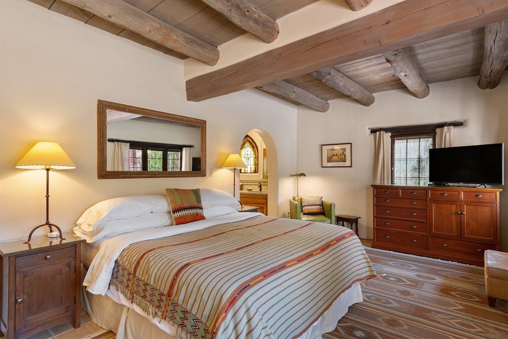 Garcia St. Adobe Historic District Close to Canyon Road Three Master Bedrooms Great Outdoor Space - photo 22