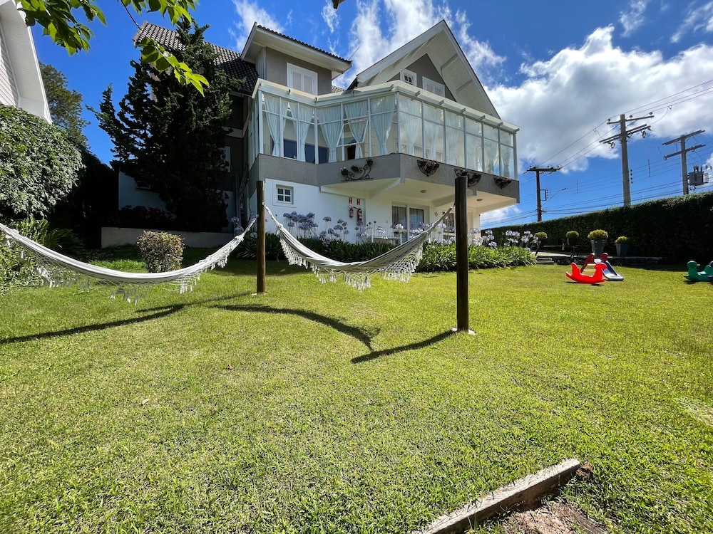 Vila de Charme Suítes — 4-Star Luxury Hotel in Campos Do Jordao, Brasil