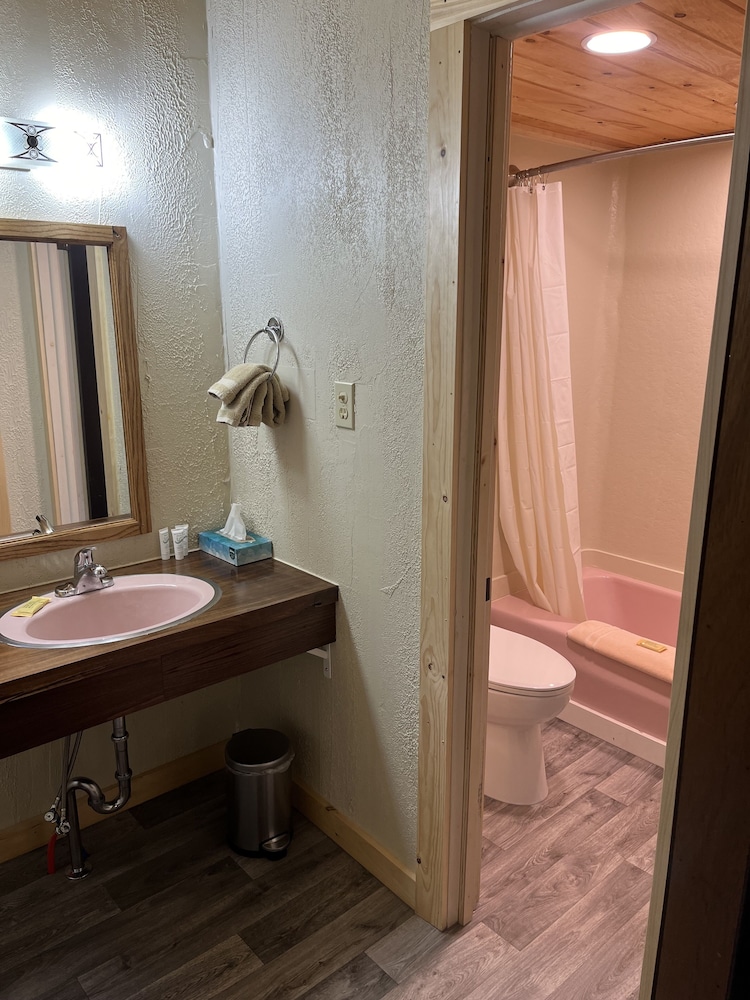 Brookside Motor Inn - photo 25