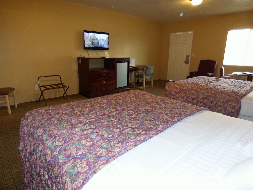 Economy Inn & Suites - photo 9