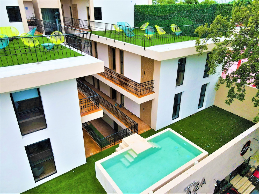 Hotel Plaza By Kavia — Merida