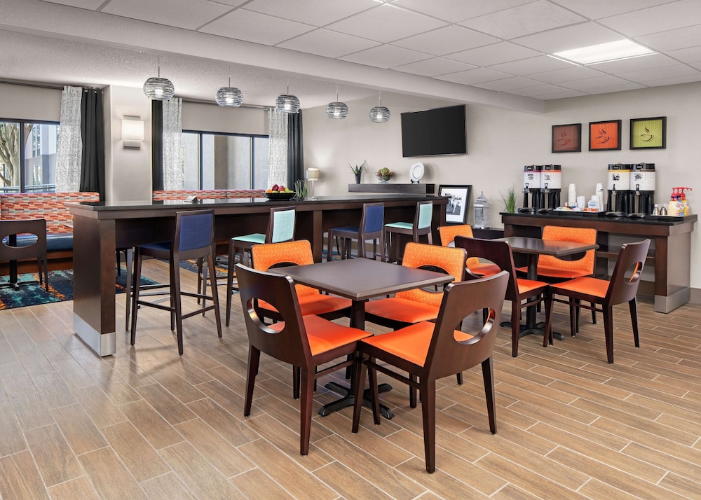 Hampton Inn Austin North @ I 35 & Hwy 183 - photo 24
