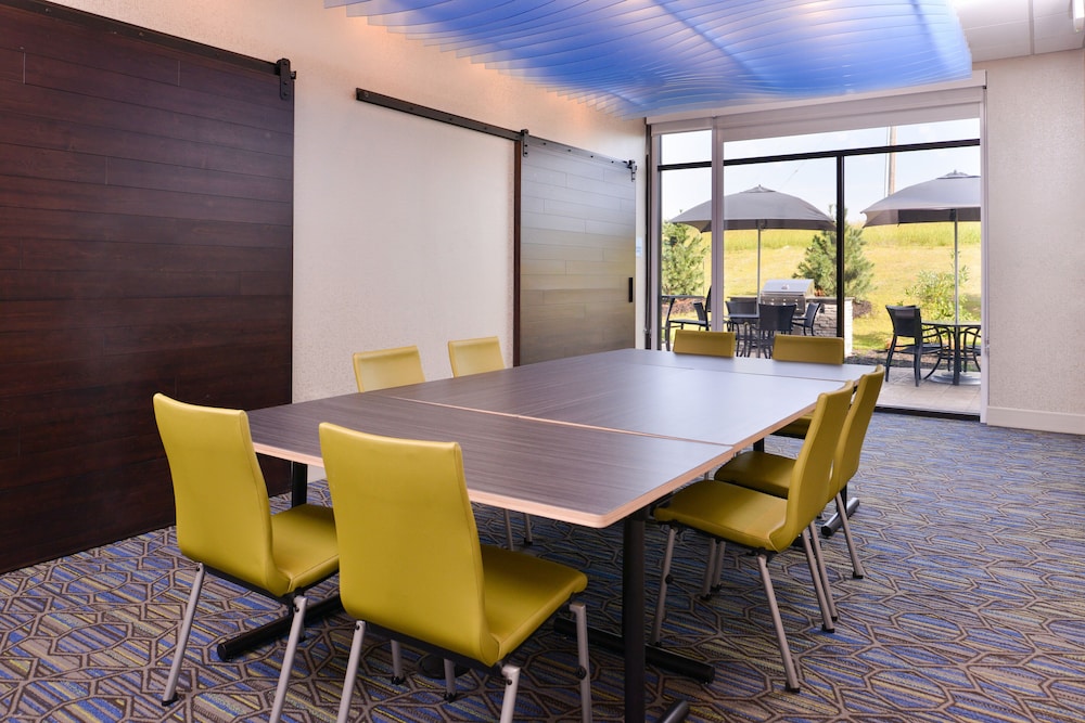 Holiday Inn Express & Suites Olathe West by IHG - photo 35