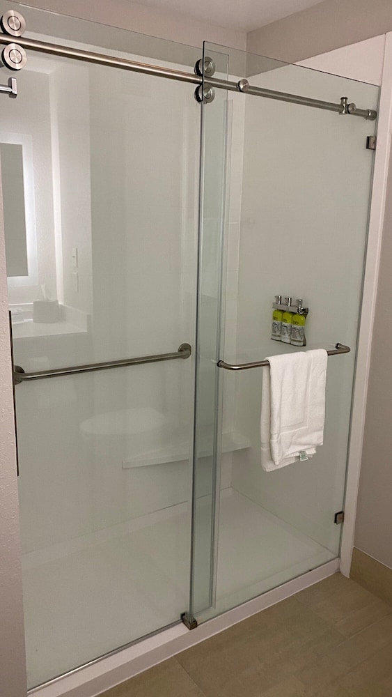 Holiday Inn Express Hotel & Suites Weston by IHG - photo 42