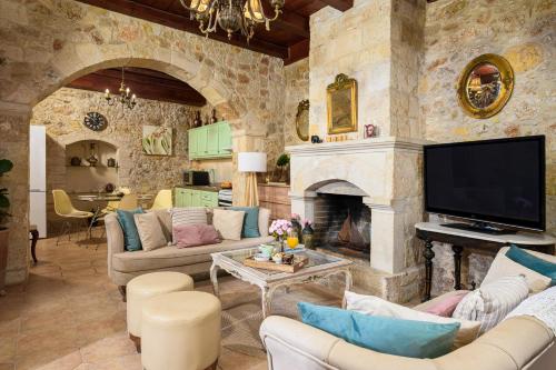 Manuelo Relaxing Villa — 4-Star Luxury Hotel in Hersonissos, Greece