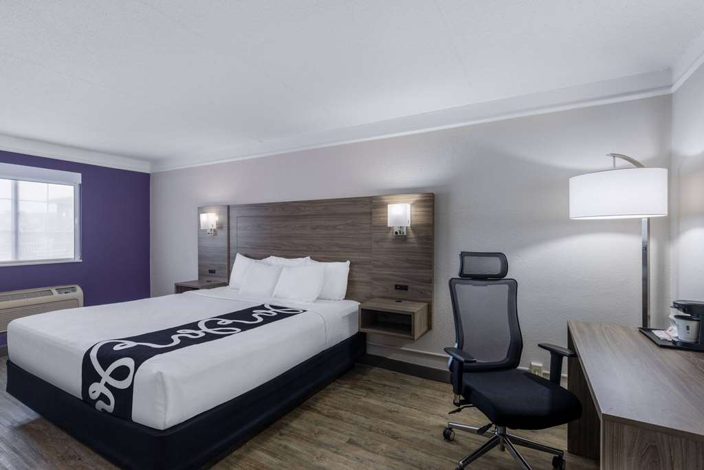 La Quinta Inn by Wyndham Kansas City Lenexa - photo 29