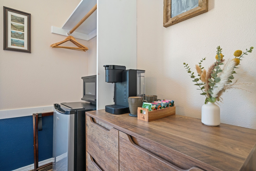 The Bent Elbow Hotel and Restaurant - photo 20