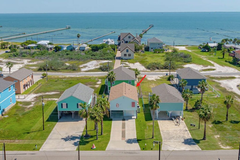 Sandy Pants Beach House — 4-Star Luxury Hotel in Rockport, United States