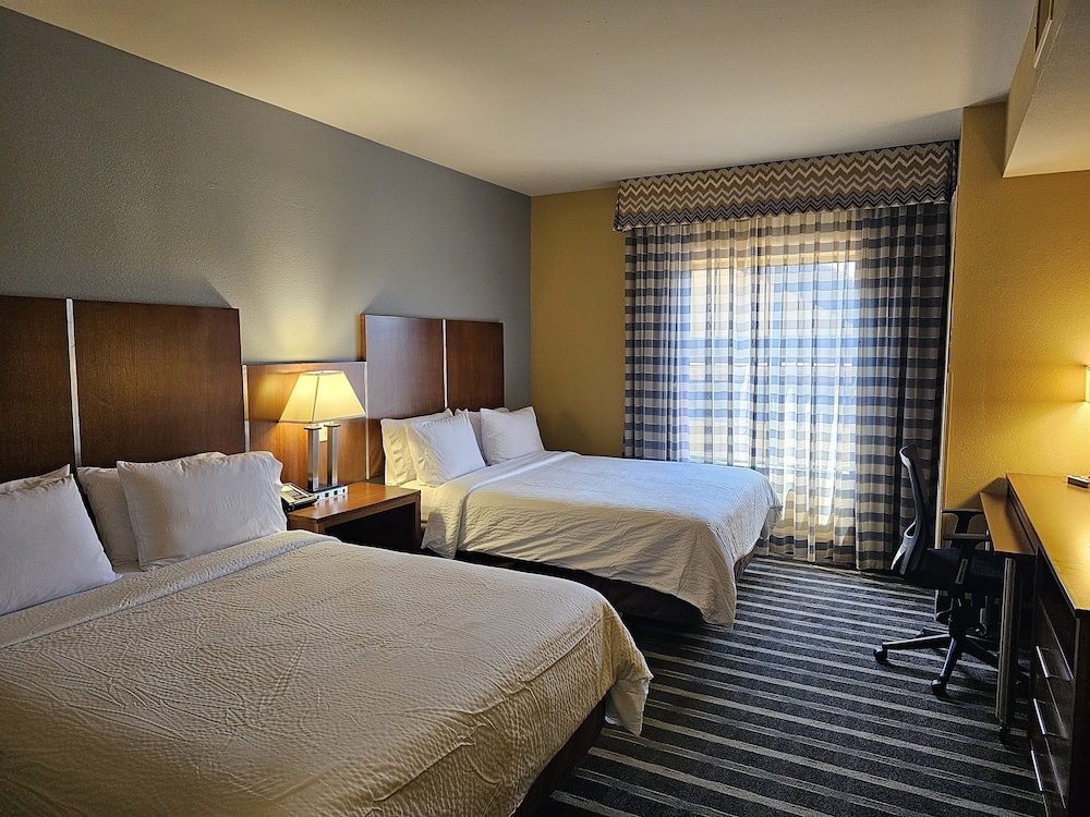 Holiday Inn Express & Suites Perry National Fairground Area #34 by IHG - photo 23