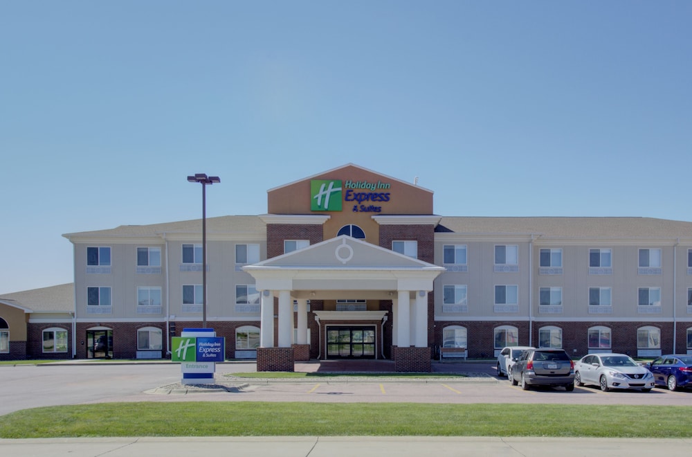 Holiday Inn Express Hotel & Suites Le Mars an IHG Hotel - featured photo