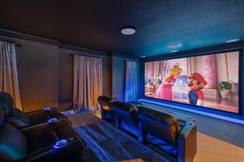 Luxurious 8 Bedroom 5 Bathroom Arcade & Theatre — 4-Star Luxury Hotel in Kissimmee, United States