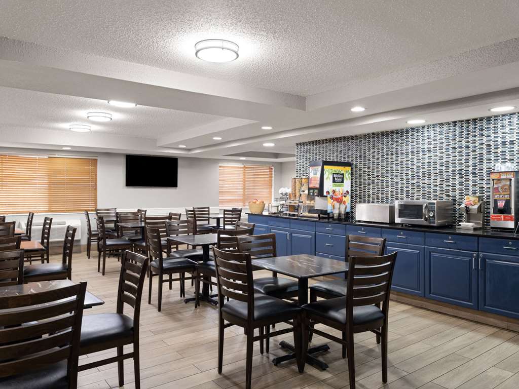 AmericInn by Wyndham Shakopee Near Canterbury Park - photo 45