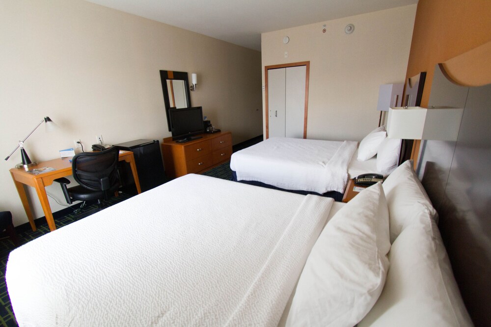 Fairfield Inn & Suites by Marriott Santa Maria - photo 10