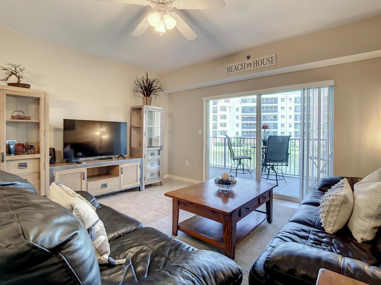 Luxury Fountain View Oceanwalk Condo Seconds to Beach and Pool. OW11 205 — 4-Star Luxury Hotel in New Smyrna Beach, United States