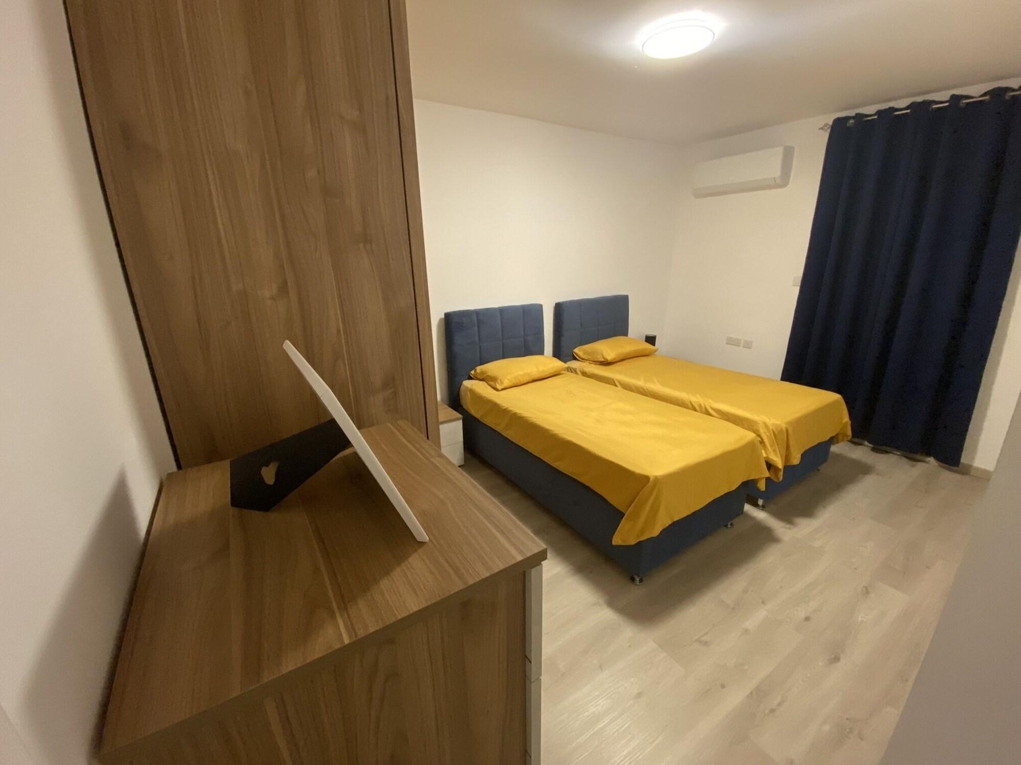 Modern 3 Bedroom Apartment Ideal for Families and Business Near Airport — 4-Star Luxury Hotel in Luqa, Malta