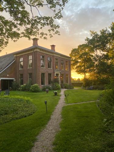Bed and Breakfast Batenborg — 4-Star Luxury Hotel in Winsum, Netherlands