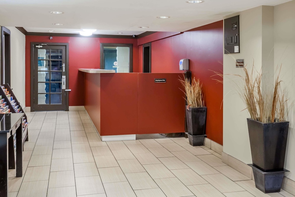 Howard Johnson by Wyndham San Diego Hotel Circle - photo 3