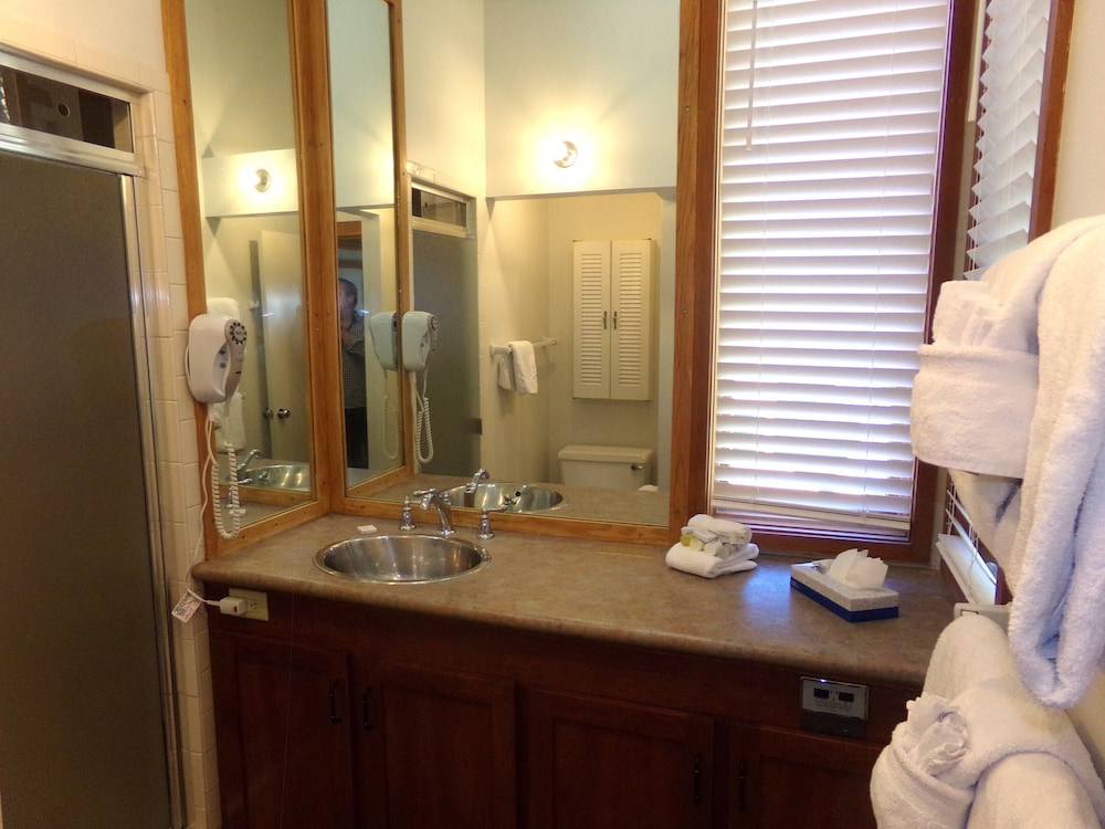Tennis Townhome 2 Bed 2.5 Bath - photo 20