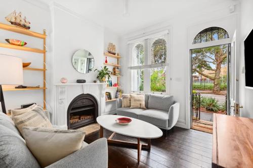 'The Buckland Terrace' Timeless Inner City Treasure — 4-Star Luxury Hotel in Sydney, Australia