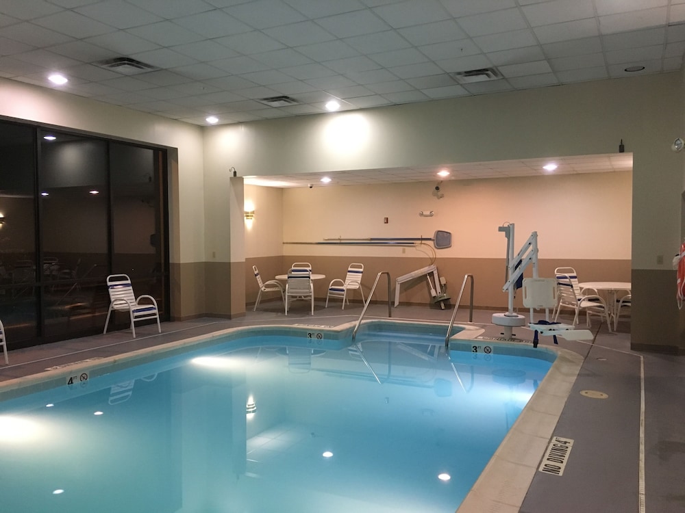 Hampton Inn Bedford - photo 31