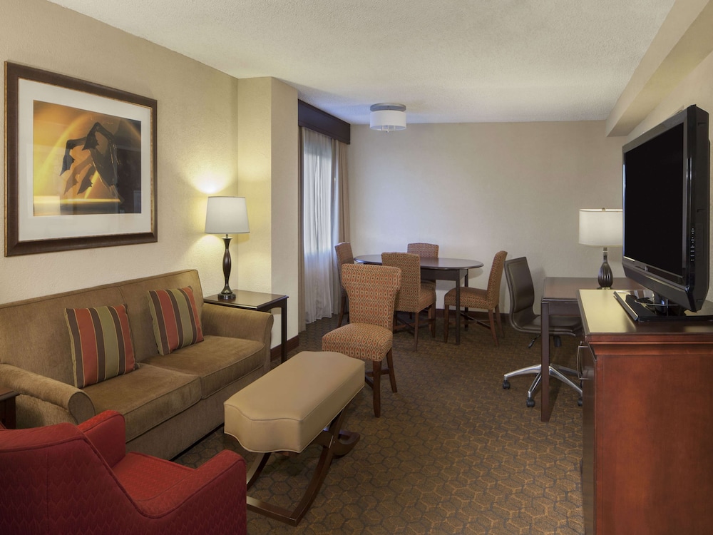 Embassy Suites by Hilton Austin Arboretum - photo 15
