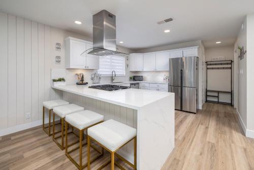 Single Story minutes from Summerlin with RV Parking & Dog Friendly