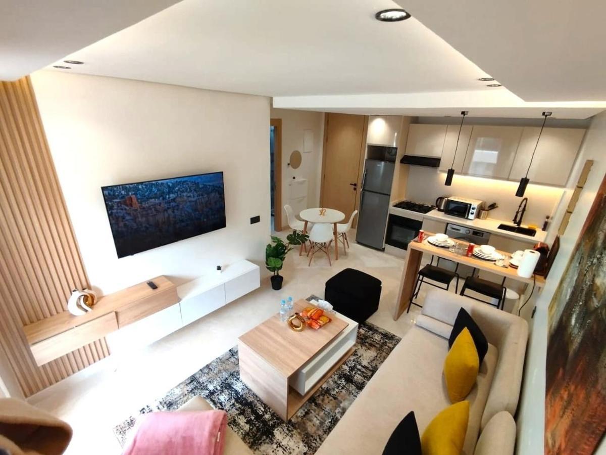 Residence La Reine II 24H Reception Cosy & Central Apartment 1 Minute Near To MOHAMMED V SPORTS COMPLEX 5 Min By Car To Ain Diab Corniche With Optical Fiber Wifi Casablanca — 4-Star Luxury Hotel in Casablanca, Morocco
