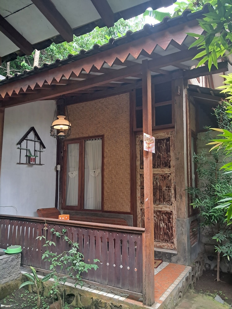 Diana's Homestay — 4-Star Luxury Hotel in Banyuwangi, Indonesia