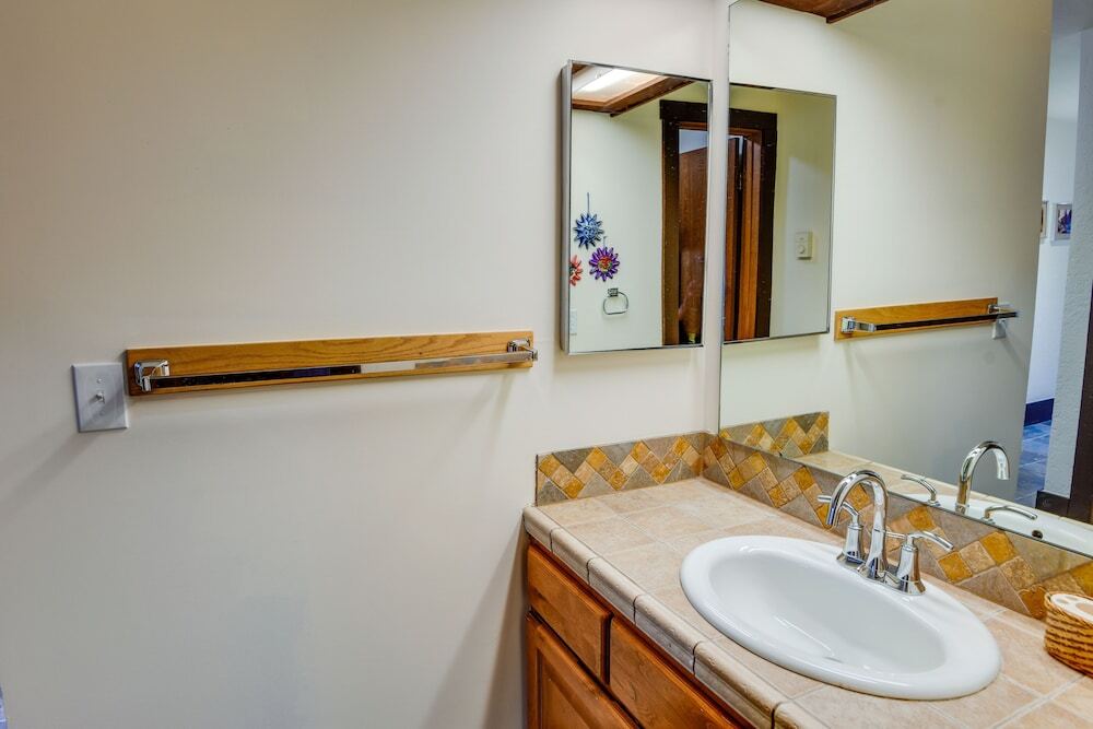 Ketchum Condo w Deck 1 Mi to Sun Valley Resort - photo 8