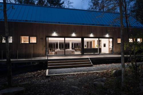 Modern Mountain Retreat in Kingston, United States