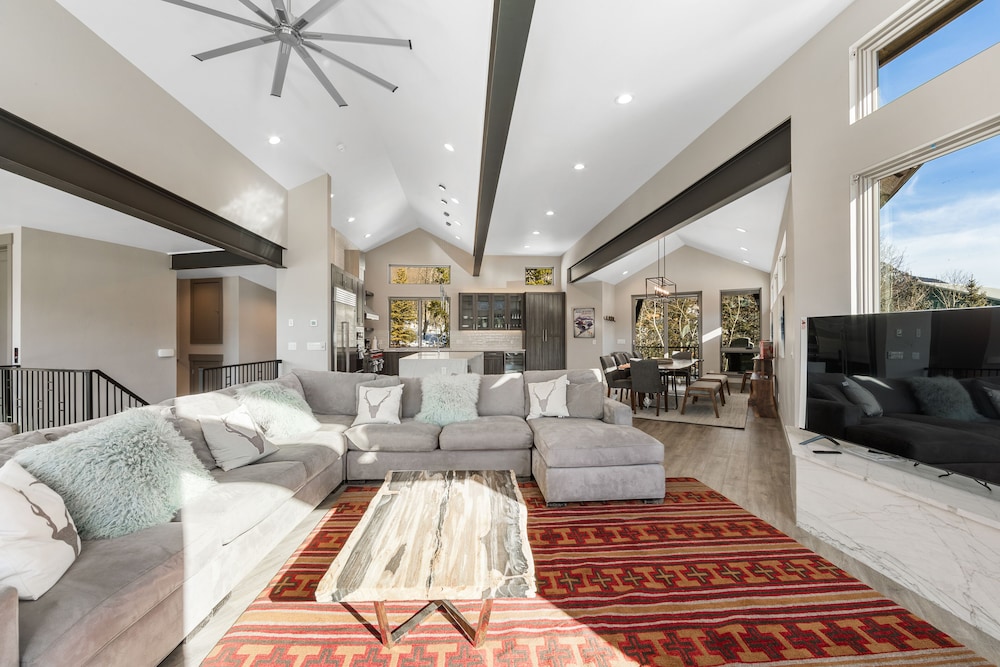 200 Caravelle Drive in Keystone, United States