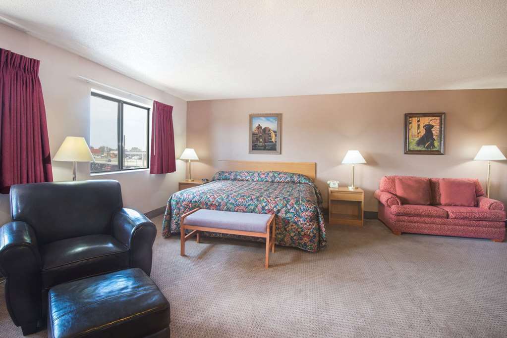 Super 8 by Wyndham Abilene KS - photo 12
