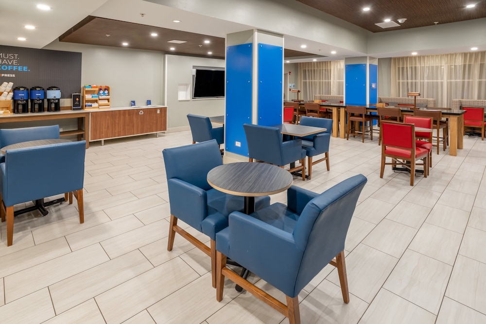 Holiday Inn Express Hotel & Suites Salisbury Delmar by IHG - photo 36