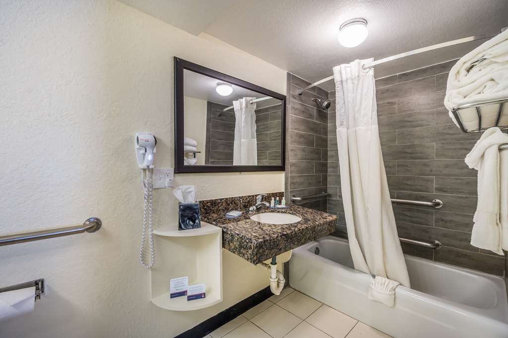 Clarion Inn & Suites Central Clearwater Beach - photo 11