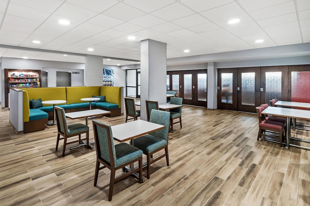 Hampton Inn North Platte - photo 34