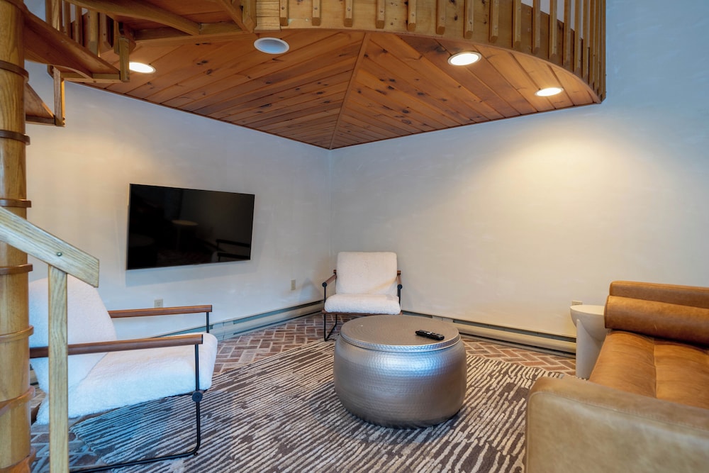 The Haüs Windham Spacious Suites Hot Tub Mountain Views - photo 60