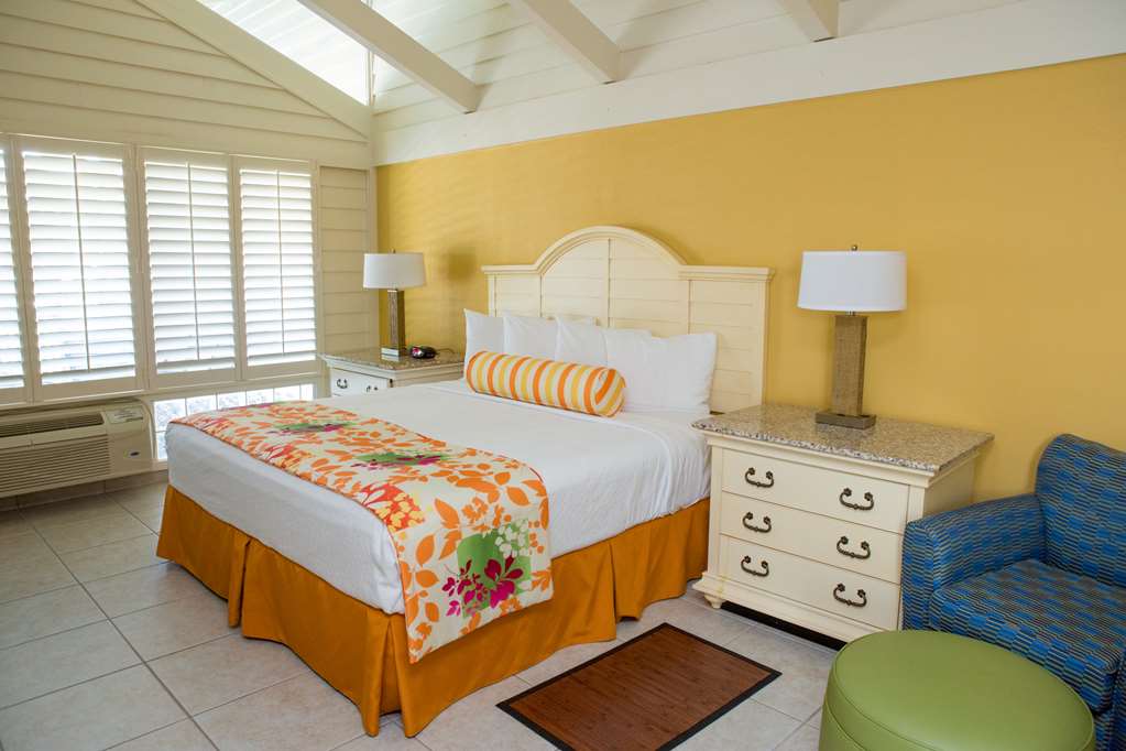 Best Western Plus Yacht Harbor Inn - photo 3