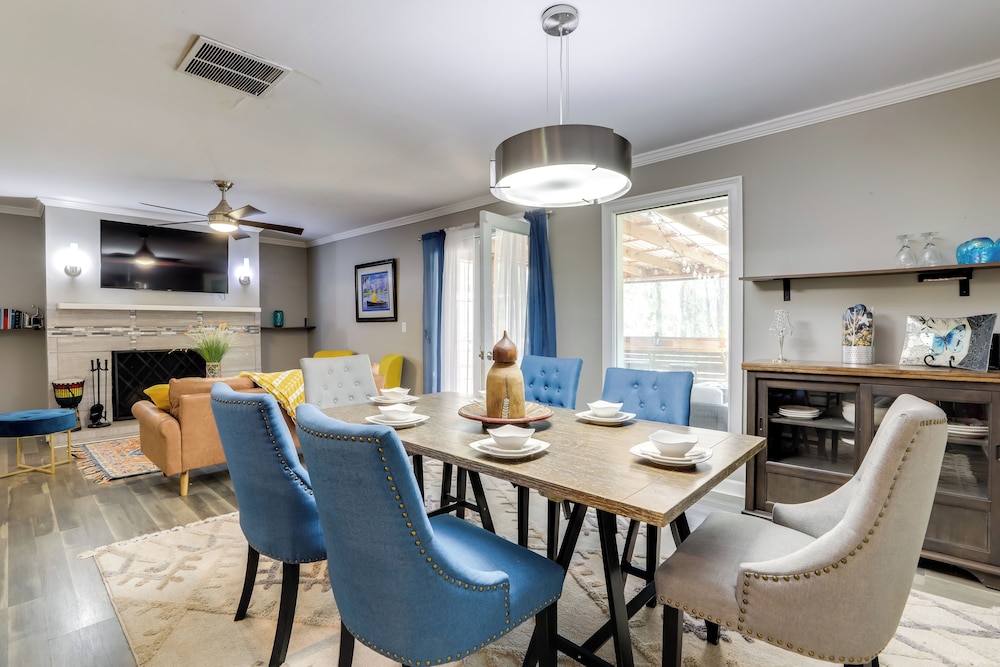 Deck & Hiking Trails: Luxe Georgia Farm Retreat in Lithonia, United States