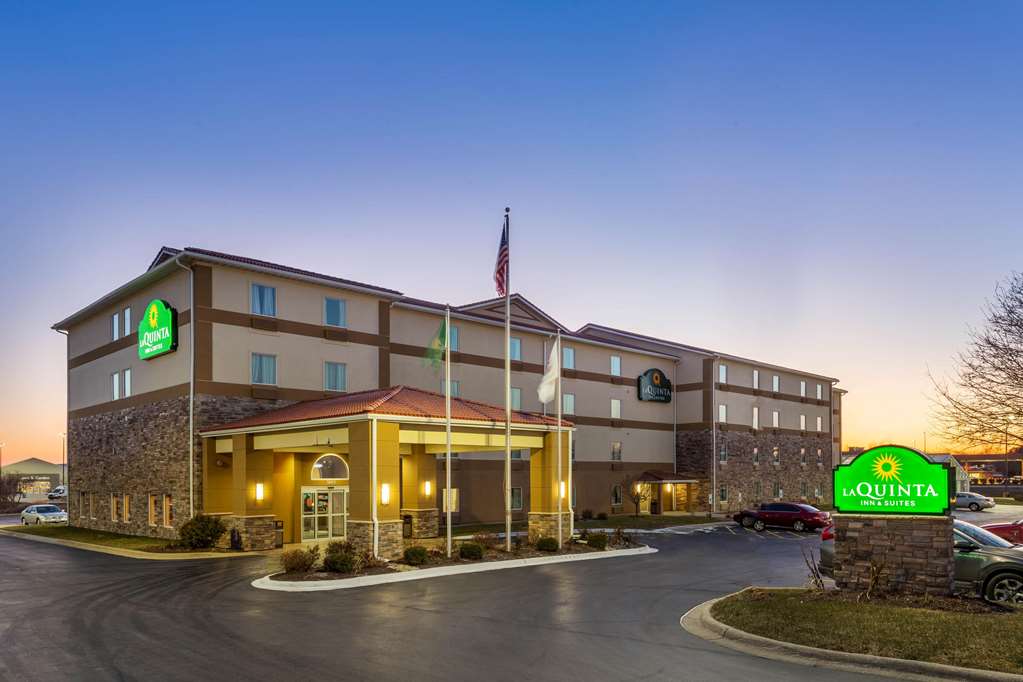 La Quinta Inn & Suites by Wyndham Rockford - photo 4